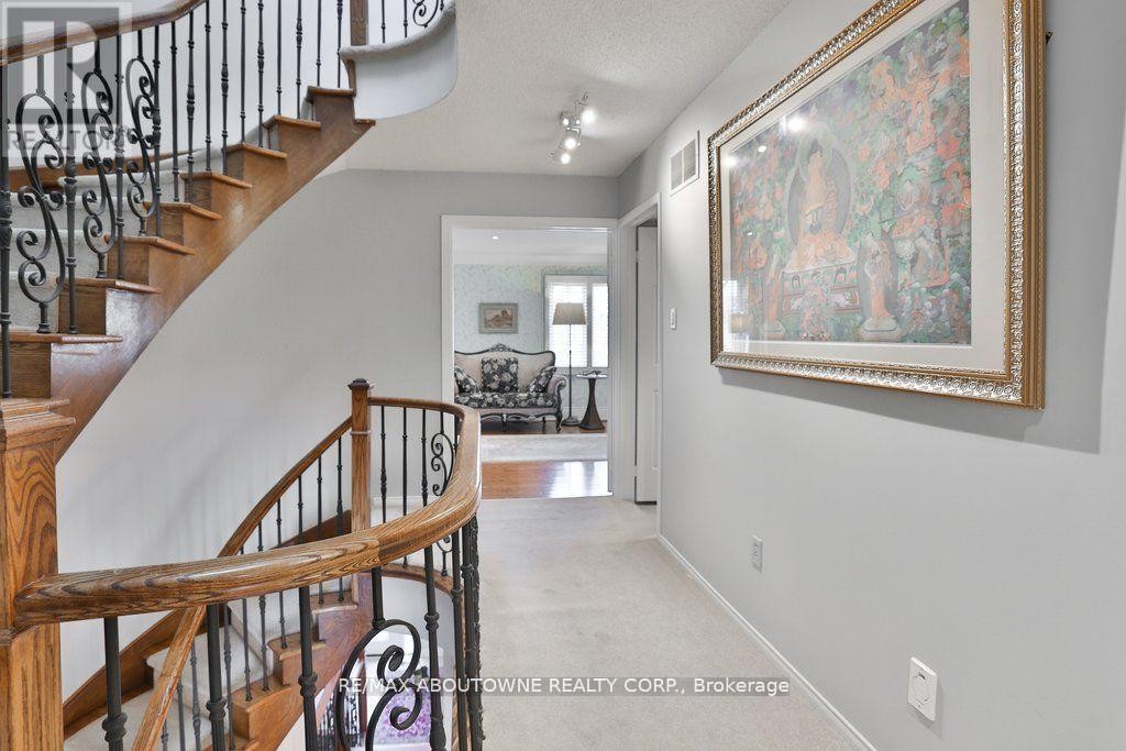 












45 TRADEWIND DRIVE

,
Oakville (BR Bronte),




Ontario
L6L6K9

