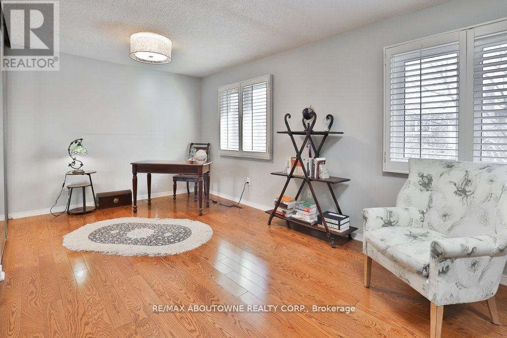 












45 TRADEWIND DRIVE

,
Oakville (BR Bronte),




Ontario
L6L6K9

