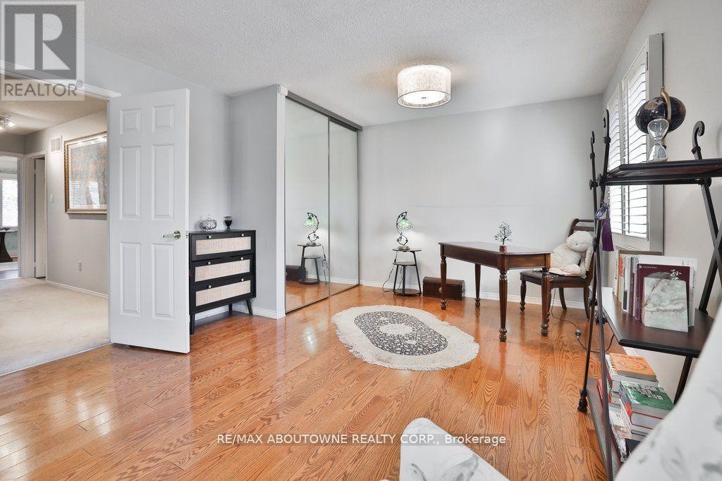 












45 TRADEWIND DRIVE

,
Oakville (BR Bronte),




Ontario
L6L6K9


