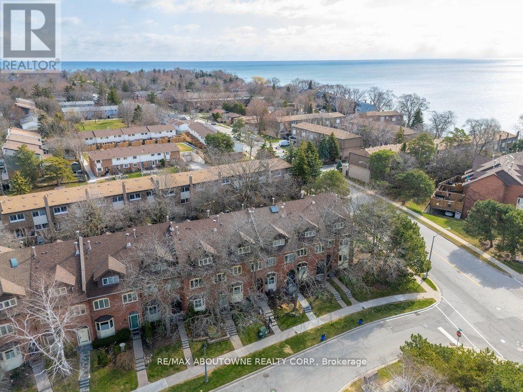 












45 TRADEWIND DRIVE

,
Oakville (BR Bronte),




Ontario
L6L6K9


