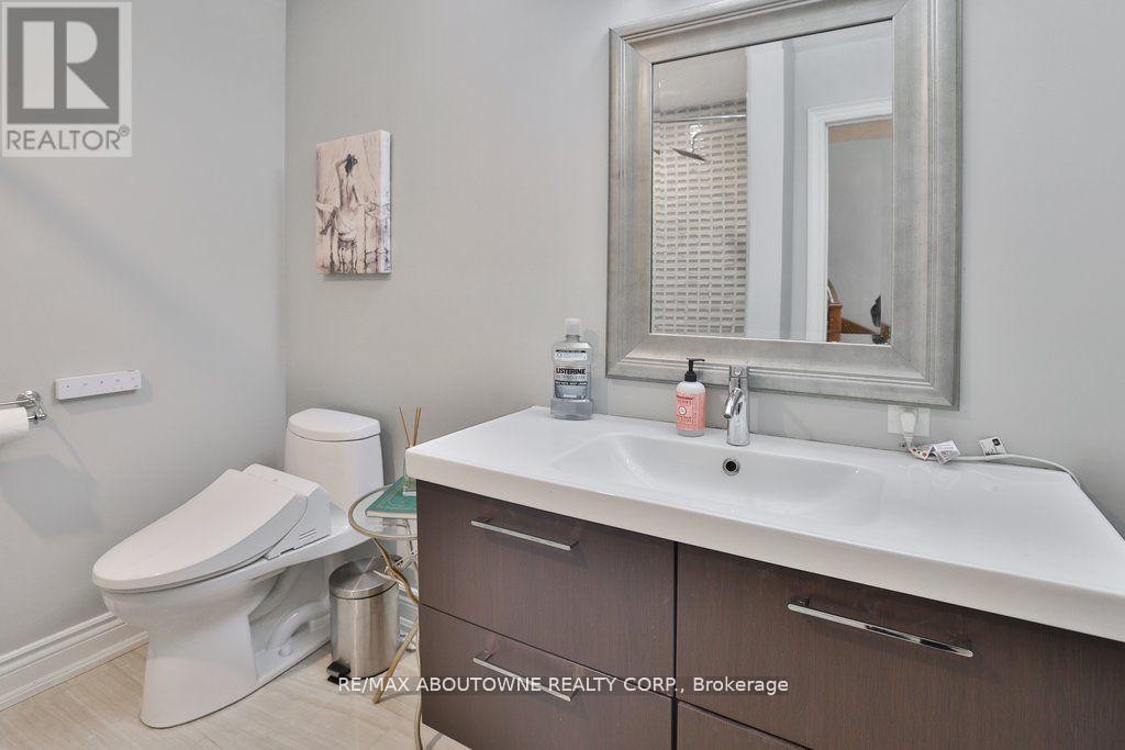 












45 TRADEWIND DRIVE

,
Oakville (BR Bronte),




Ontario
L6L6K9

