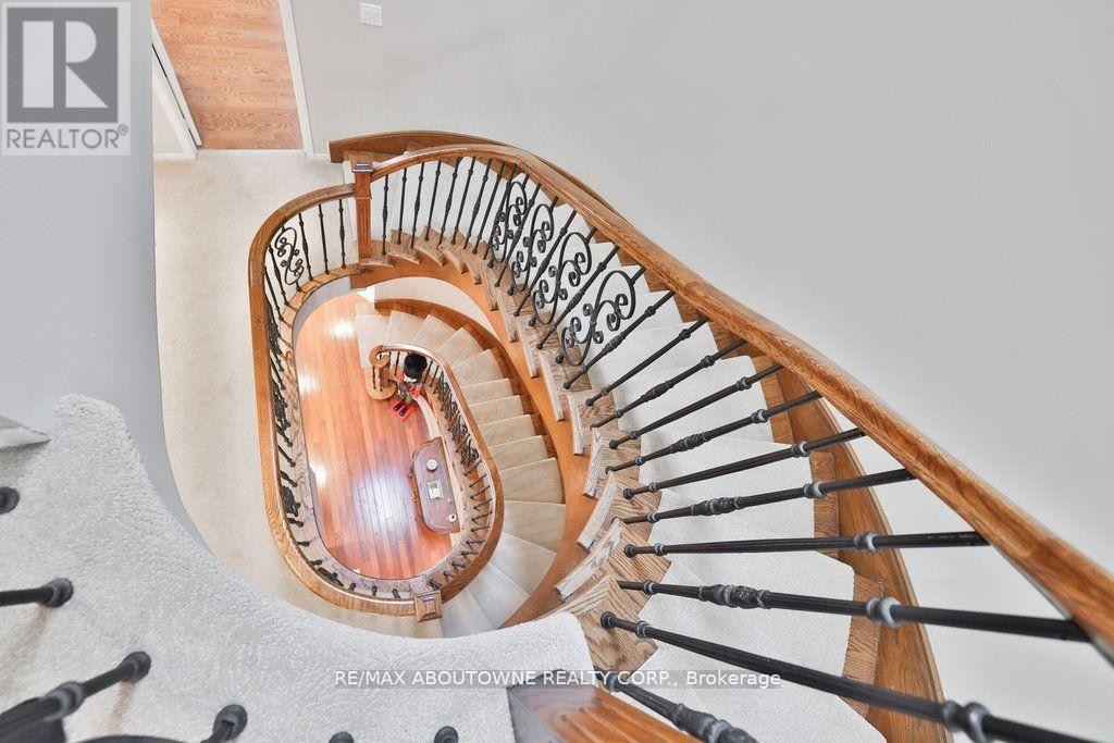 












45 TRADEWIND DRIVE

,
Oakville (BR Bronte),




Ontario
L6L6K9

