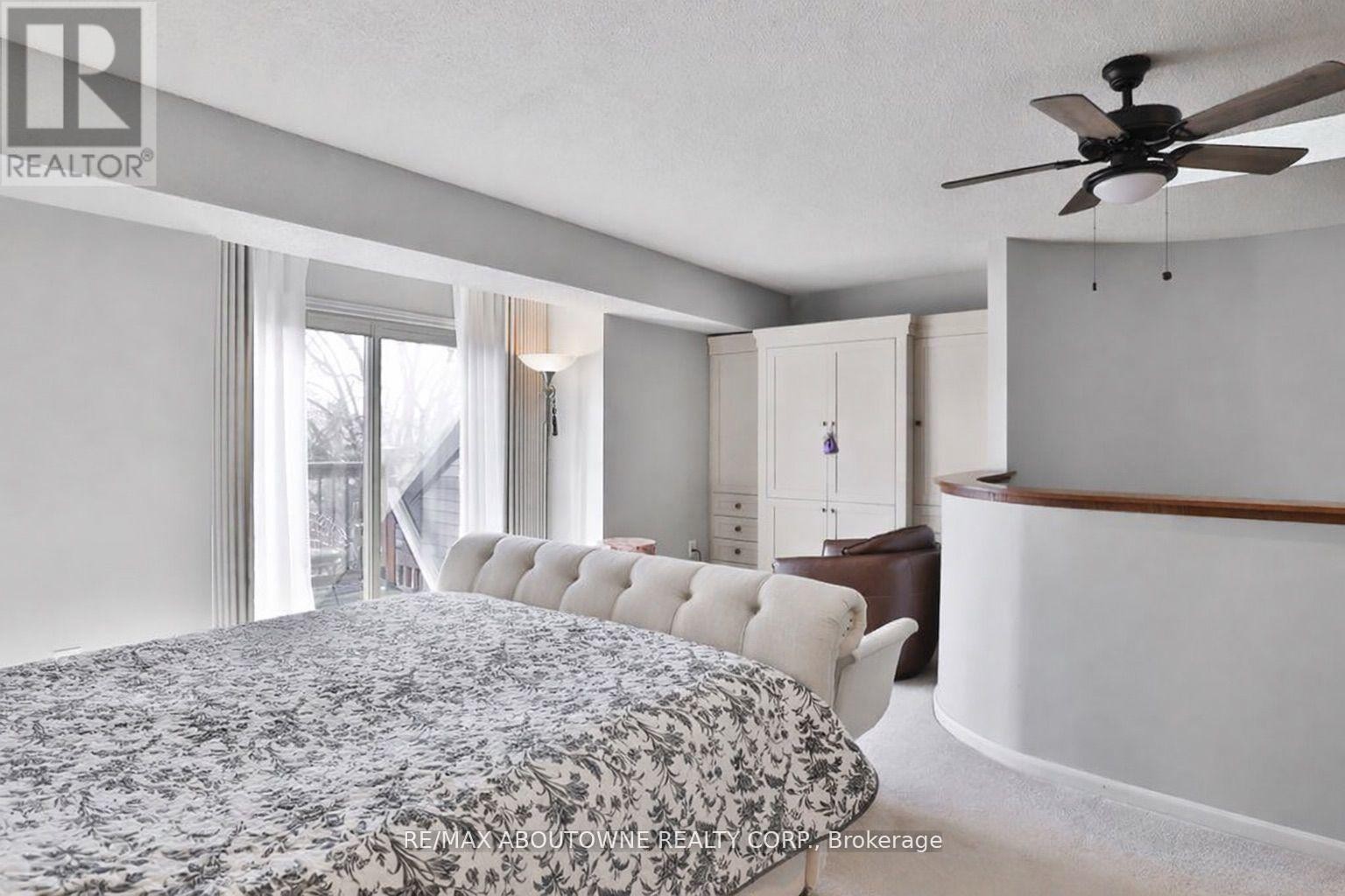 












45 TRADEWIND DRIVE

,
Oakville (BR Bronte),




Ontario
L6L6K9

