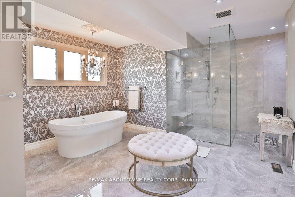 












45 TRADEWIND DRIVE

,
Oakville (BR Bronte),




Ontario
L6L6K9

