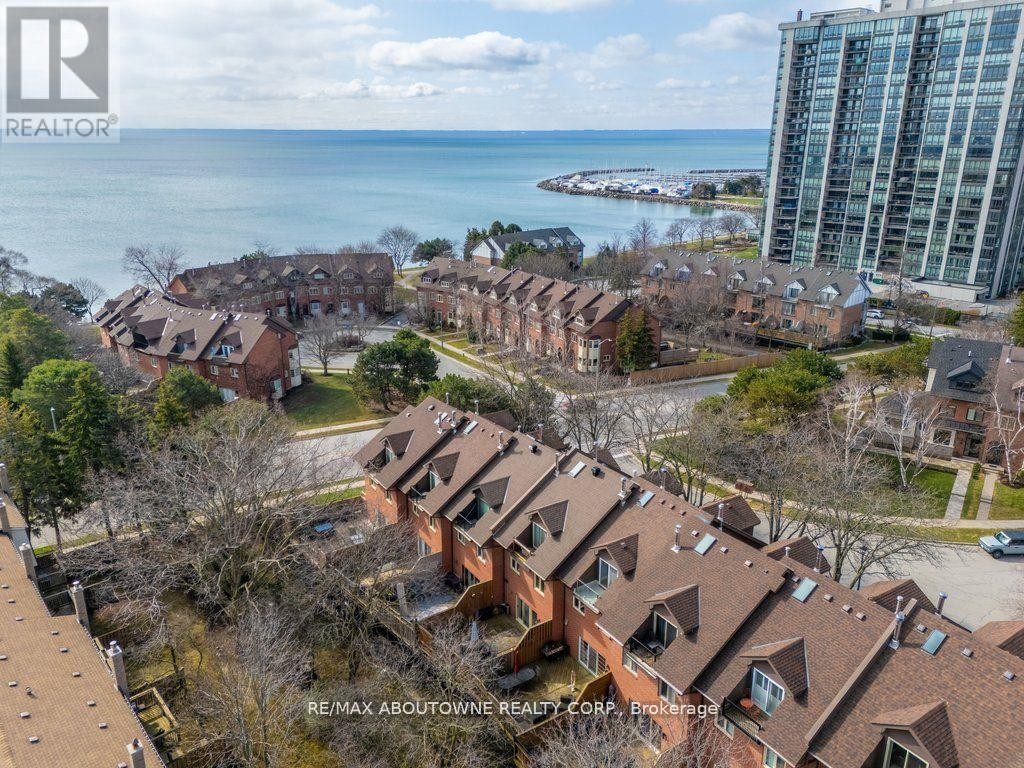 












45 TRADEWIND DRIVE

,
Oakville (BR Bronte),




Ontario
L6L6K9

