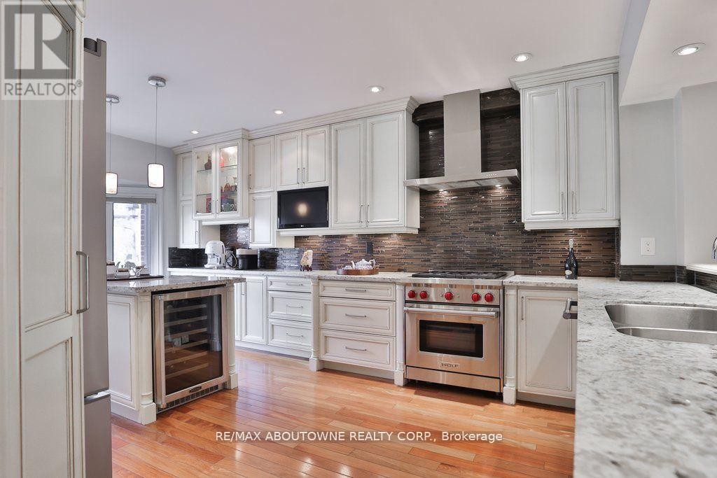 












45 TRADEWIND DRIVE

,
Oakville (BR Bronte),




Ontario
L6L6K9

