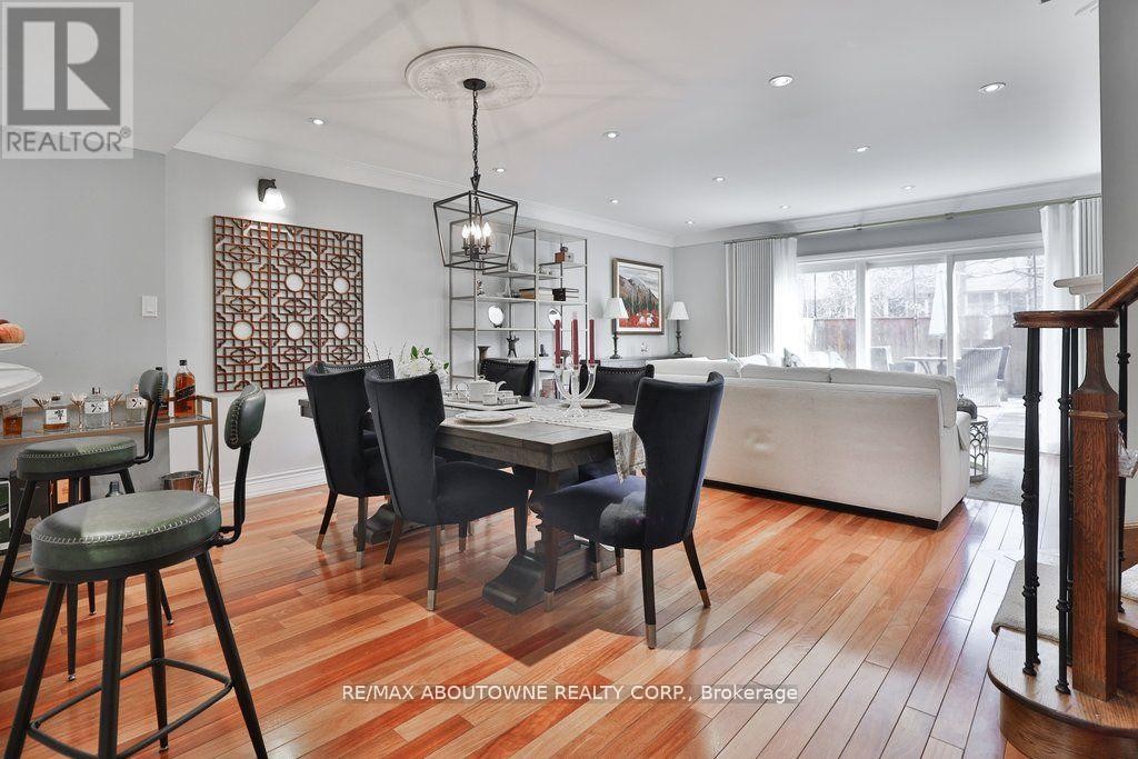 












45 TRADEWIND DRIVE

,
Oakville (BR Bronte),




Ontario
L6L6K9

