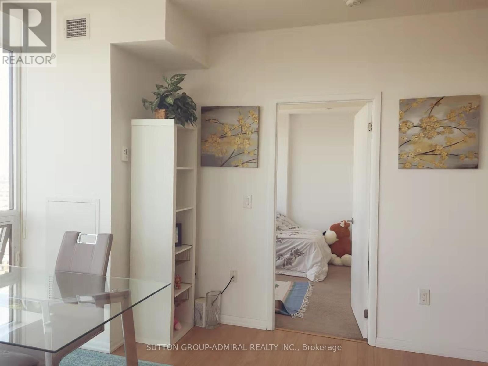 












2911 - 830 LAWRENCE AVENUE W

,
Toronto (Yorkdale-Glen Park),




Ontario
M6A0B6

