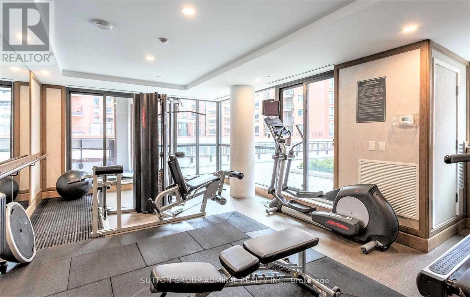 












2911 - 830 LAWRENCE AVENUE W

,
Toronto (Yorkdale-Glen Park),




Ontario
M6A0B6

