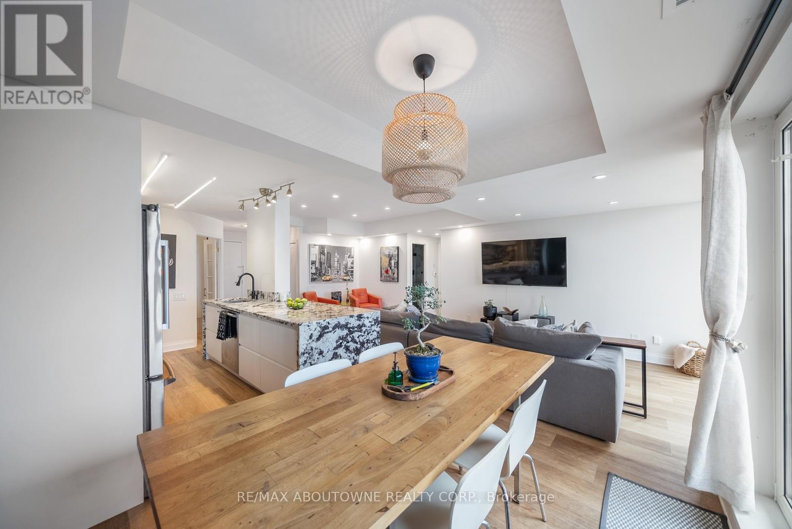 












703 - 50 OLD MILL ROAD

,
Oakville (OO Old Oakville),




Ontario
L6J7W1

