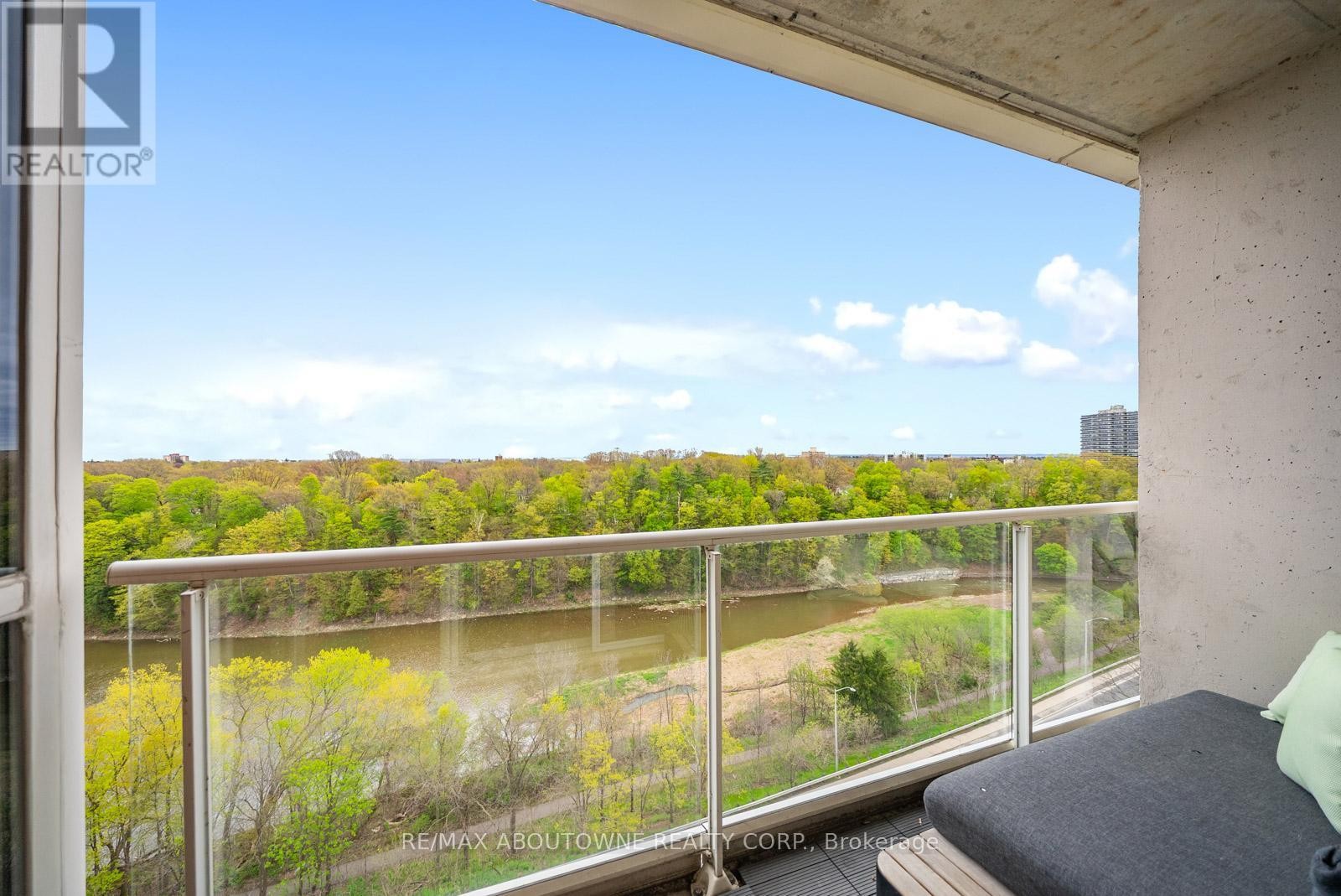












703 - 50 OLD MILL ROAD

,
Oakville (OO Old Oakville),




Ontario
L6J7W1

