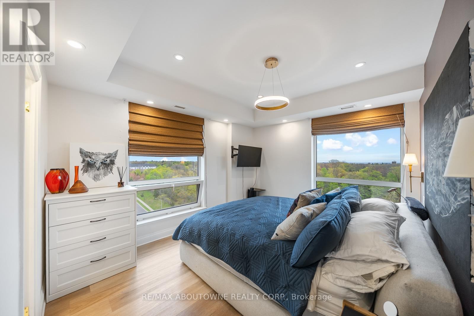 












703 - 50 OLD MILL ROAD

,
Oakville (OO Old Oakville),




Ontario
L6J7W1

