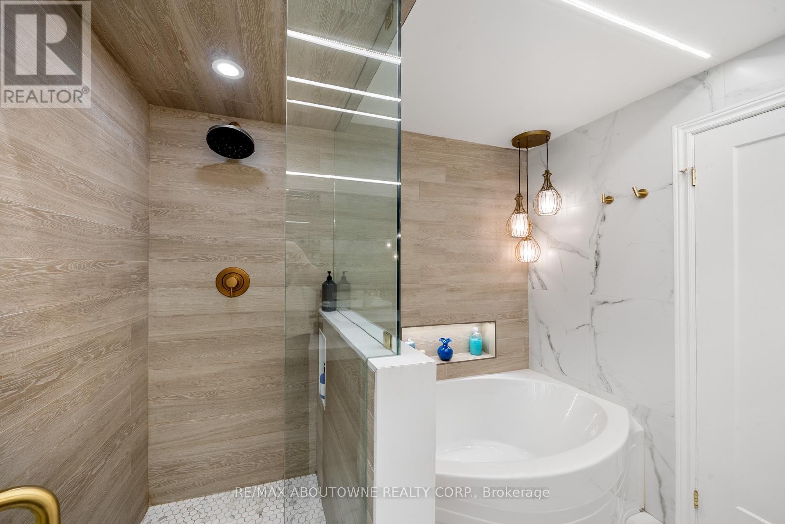 












703 - 50 OLD MILL ROAD

,
Oakville (OO Old Oakville),




Ontario
L6J7W1

