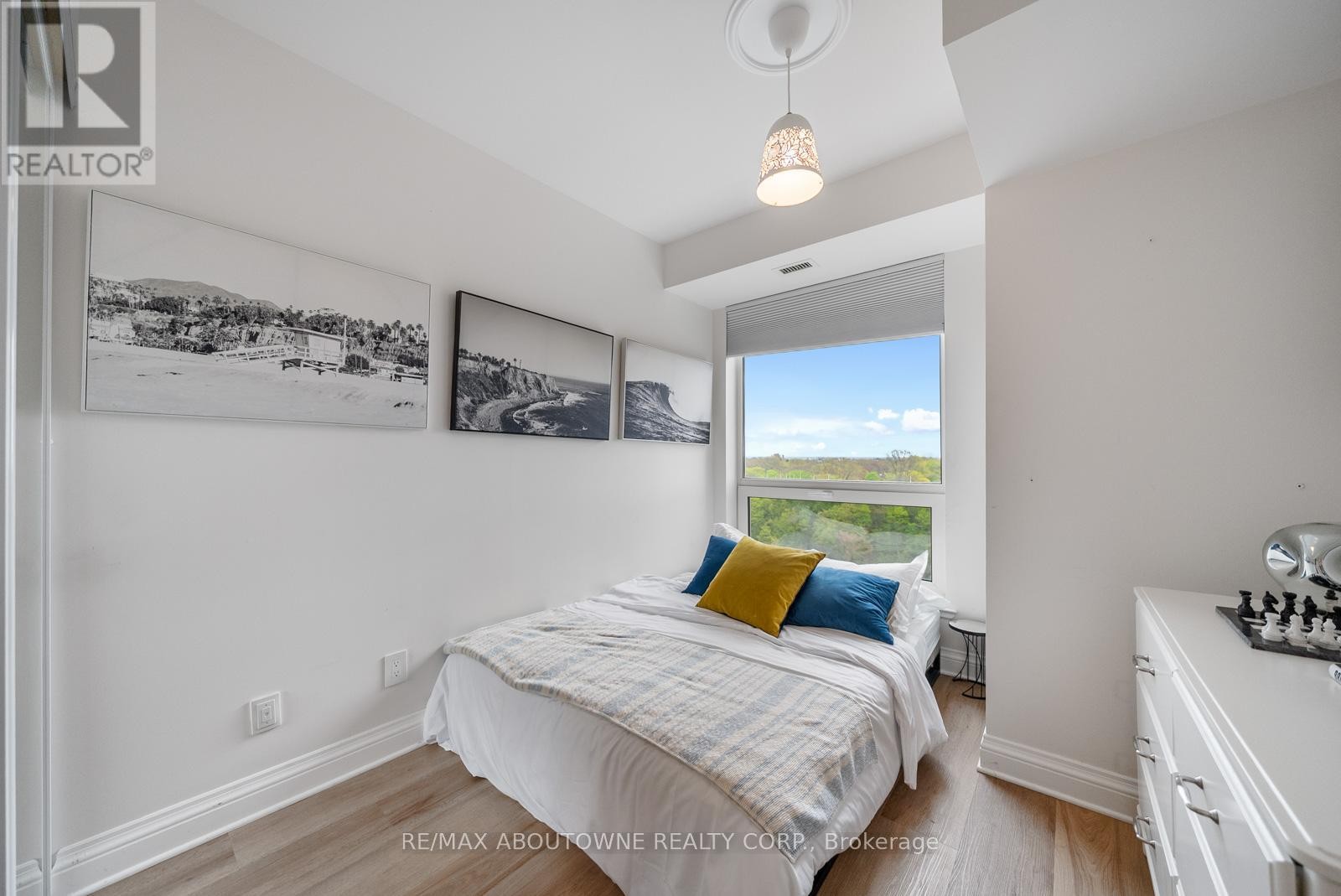 












703 - 50 OLD MILL ROAD

,
Oakville (OO Old Oakville),




Ontario
L6J7W1

