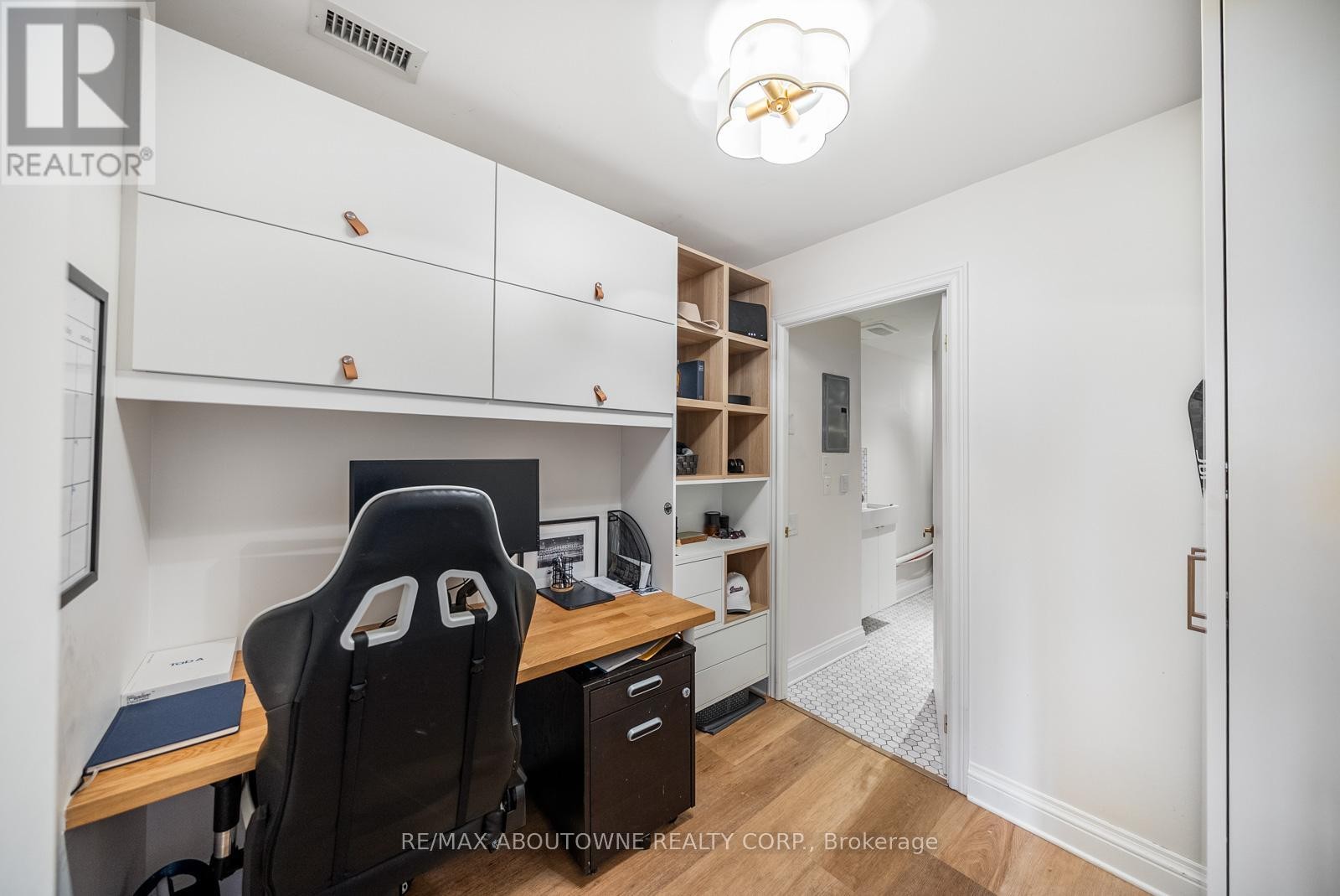 












703 - 50 OLD MILL ROAD

,
Oakville (OO Old Oakville),




Ontario
L6J7W1

