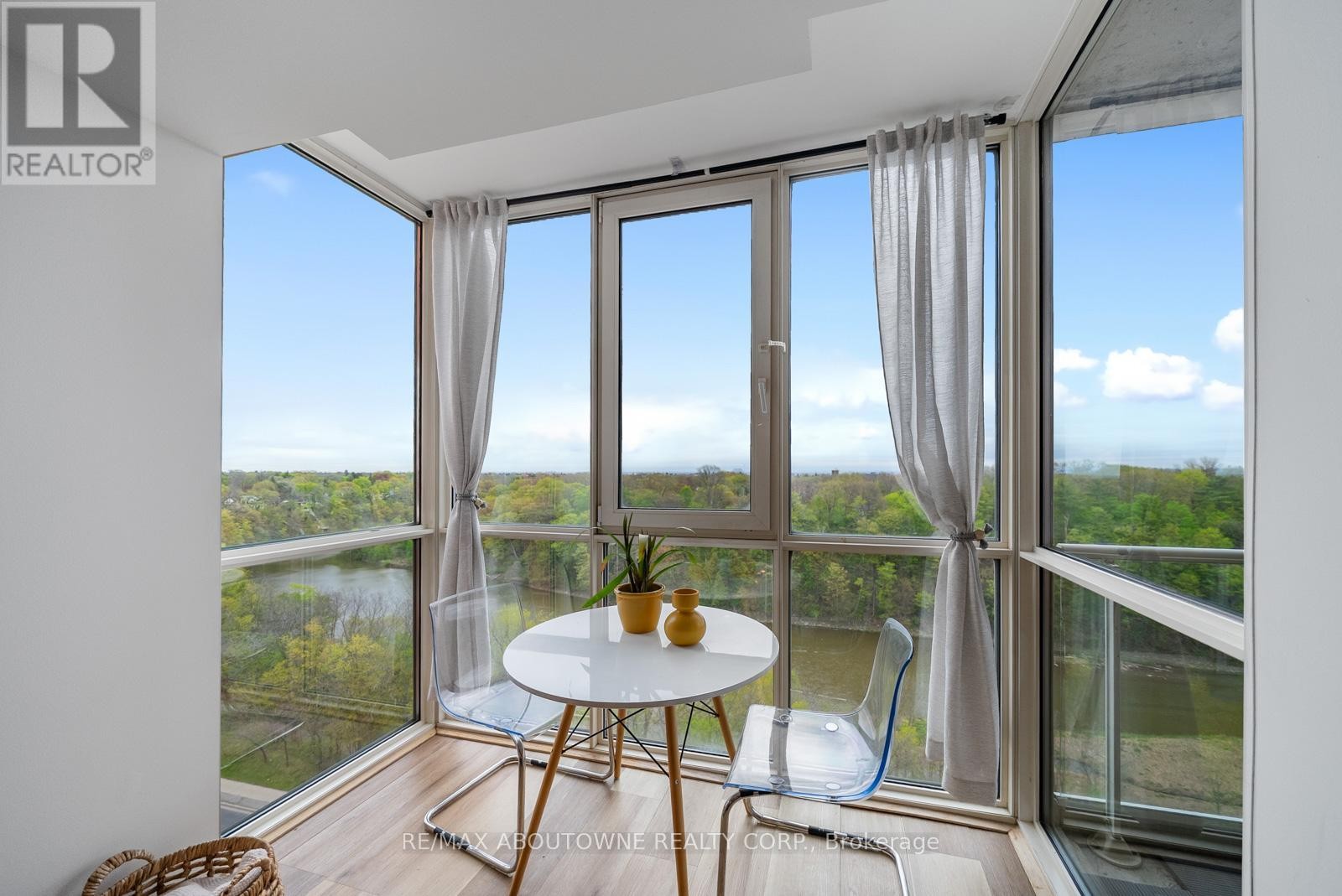 












703 - 50 OLD MILL ROAD

,
Oakville (OO Old Oakville),




Ontario
L6J7W1

