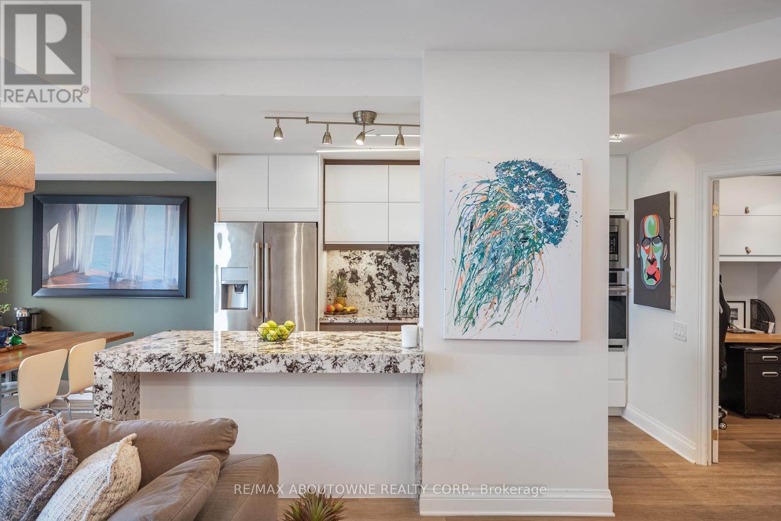 












703 - 50 OLD MILL ROAD

,
Oakville (OO Old Oakville),




Ontario
L6J7W1

