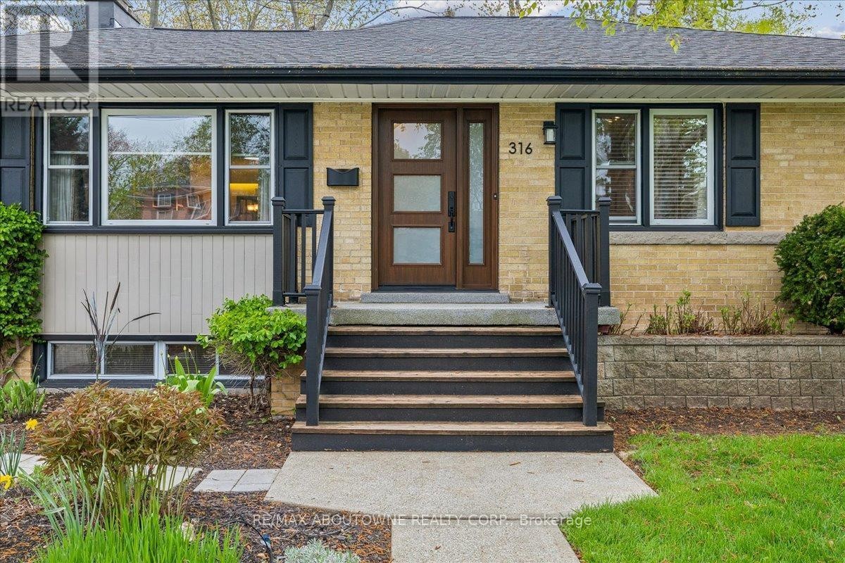 












316 RIVER SIDE DRIVE

,
Oakville (CO Central),




Ontario
L6K3N4

