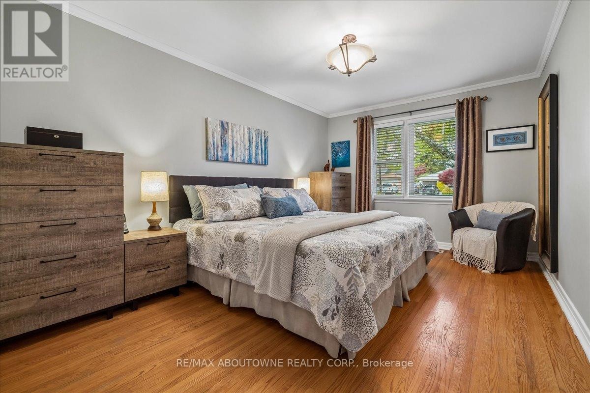 












316 RIVER SIDE DRIVE

,
Oakville (CO Central),




Ontario
L6K3N4


