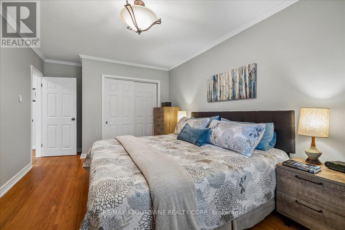 












316 RIVER SIDE DRIVE

,
Oakville (CO Central),




Ontario
L6K3N4

