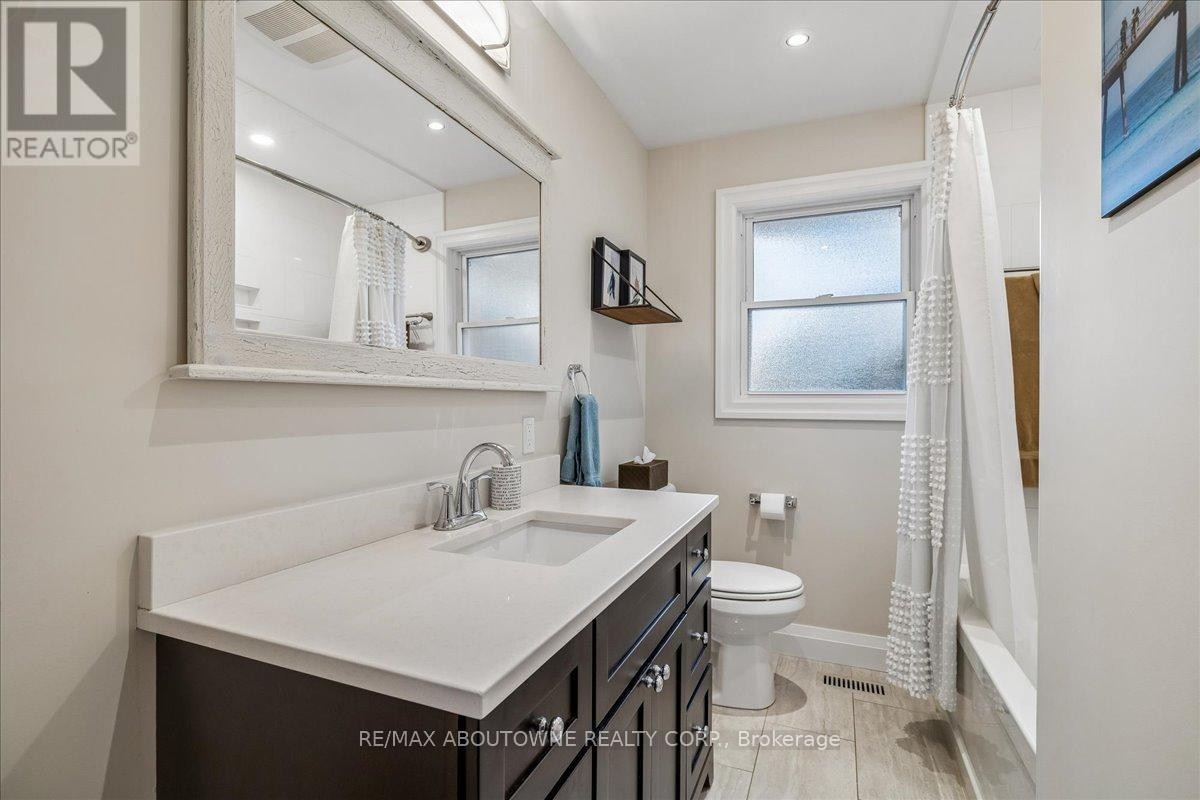 












316 RIVER SIDE DRIVE

,
Oakville (CO Central),




Ontario
L6K3N4

