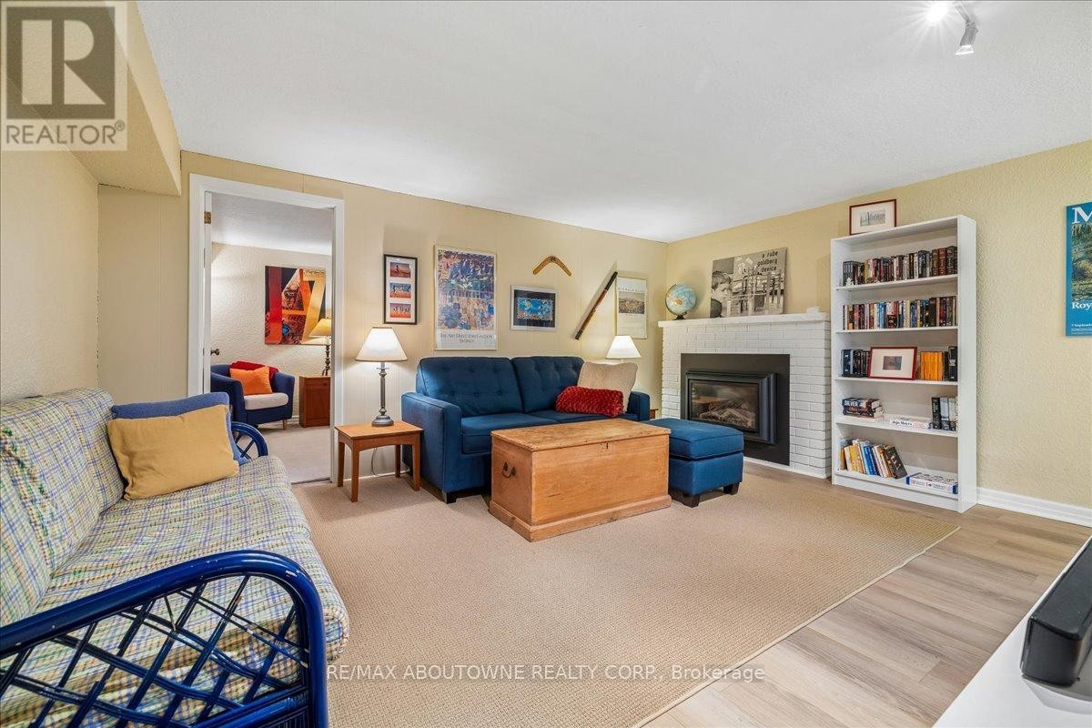 












316 RIVER SIDE DRIVE

,
Oakville (CO Central),




Ontario
L6K3N4

