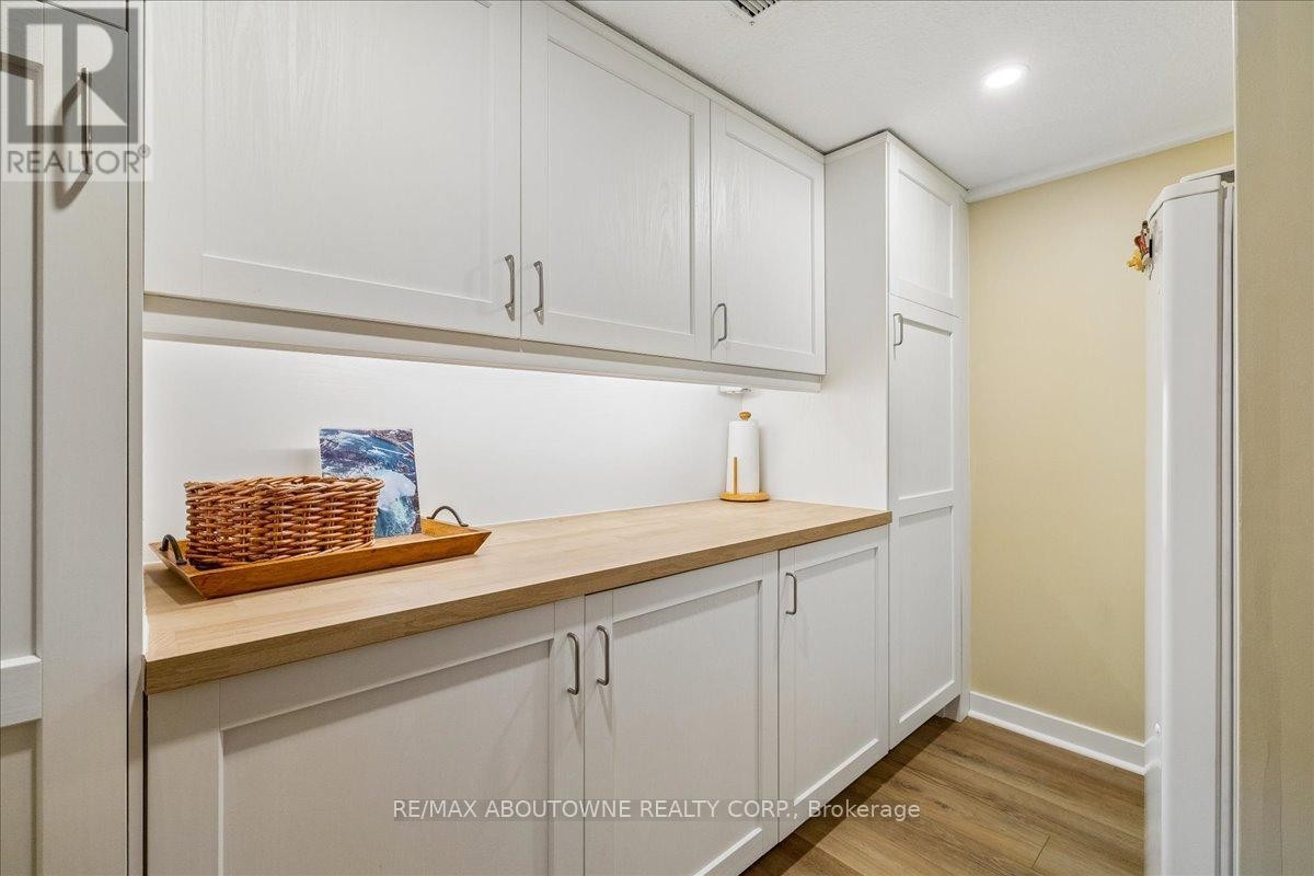 












316 RIVER SIDE DRIVE

,
Oakville (CO Central),




Ontario
L6K3N4

