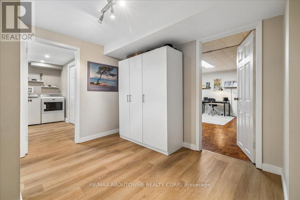 












316 RIVER SIDE DRIVE

,
Oakville (CO Central),




Ontario
L6K3N4

