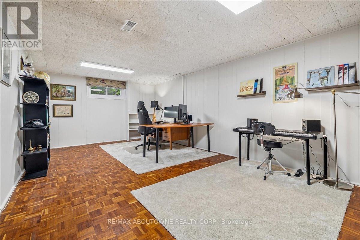 












316 RIVER SIDE DRIVE

,
Oakville (CO Central),




Ontario
L6K3N4

