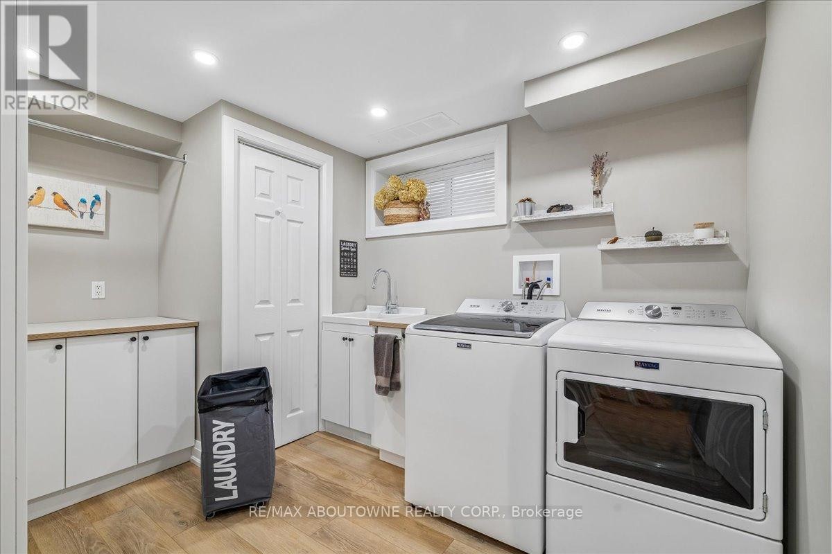 












316 RIVER SIDE DRIVE

,
Oakville (CO Central),




Ontario
L6K3N4

