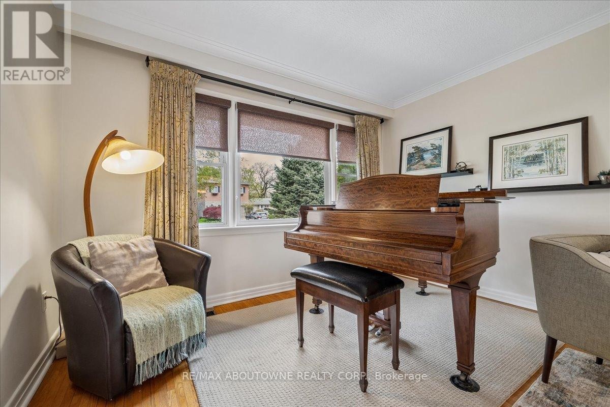 












316 RIVER SIDE DRIVE

,
Oakville (CO Central),




Ontario
L6K3N4

