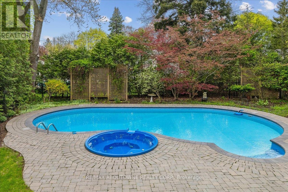 












316 RIVER SIDE DRIVE

,
Oakville (CO Central),




Ontario
L6K3N4

