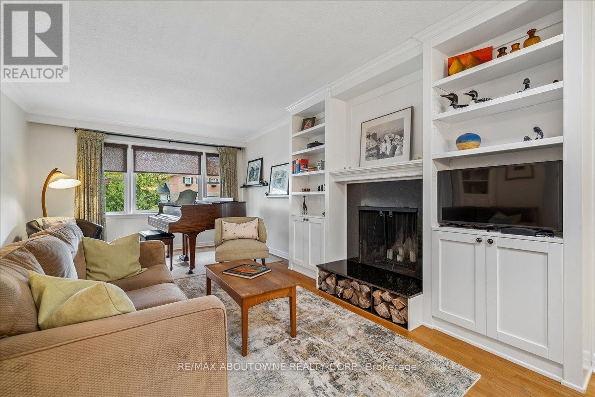 












316 RIVER SIDE DRIVE

,
Oakville (CO Central),




Ontario
L6K3N4

