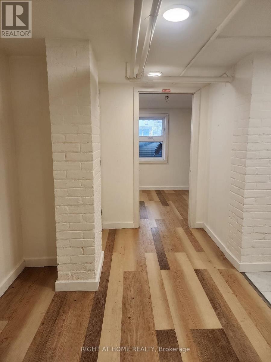 












UNIT B2 - 32 HIGH PARK BLVD BOULEVARD

,
Toronto (High Park-Swansea),




Ontario
M6R1M7

