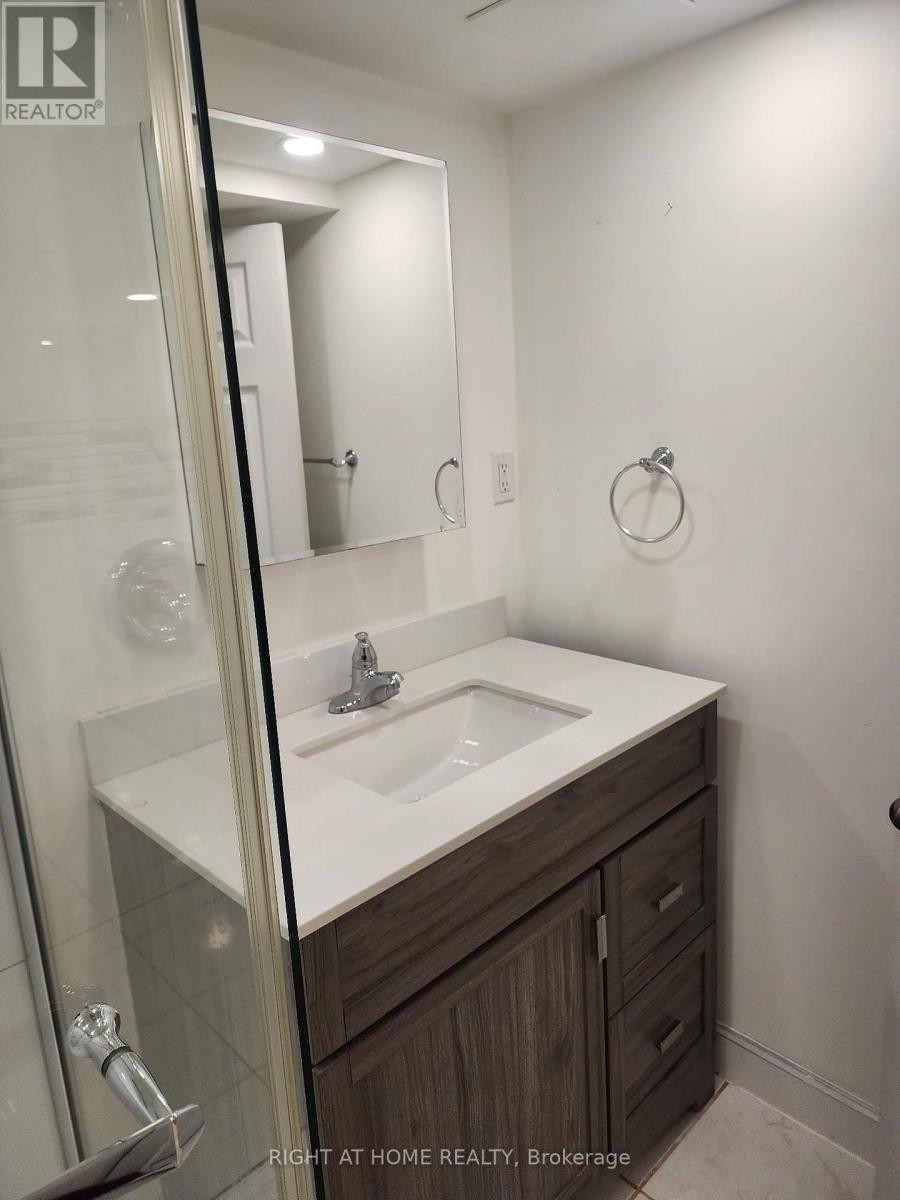 












UNIT B2 - 32 HIGH PARK BLVD BOULEVARD

,
Toronto (High Park-Swansea),




Ontario
M6R1M7

