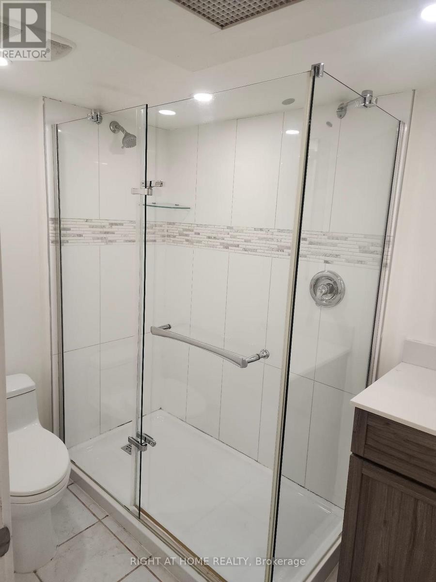 












UNIT B2 - 32 HIGH PARK BLVD BOULEVARD

,
Toronto (High Park-Swansea),




Ontario
M6R1M7

