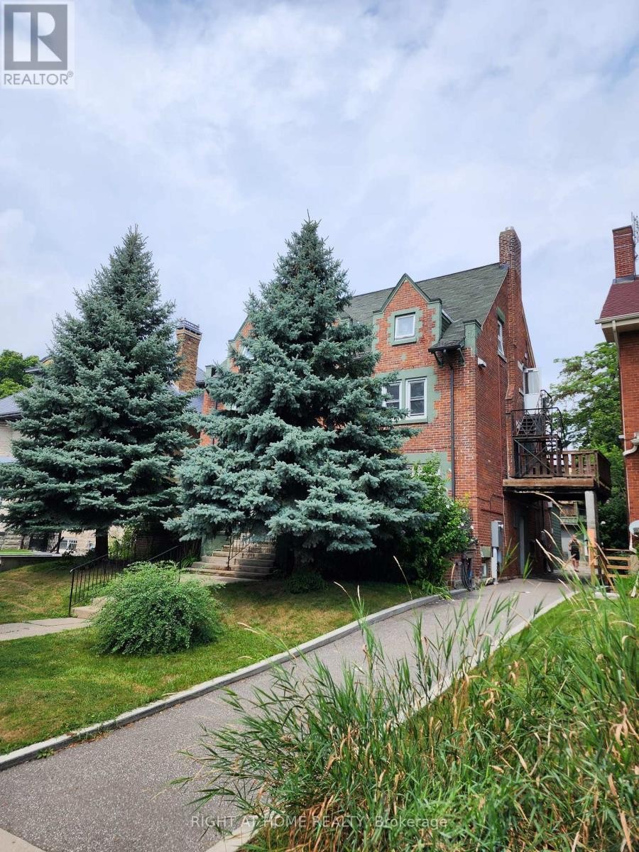 












UNIT B2 - 32 HIGH PARK BLVD BOULEVARD

,
Toronto (High Park-Swansea),




Ontario
M6R1M7

