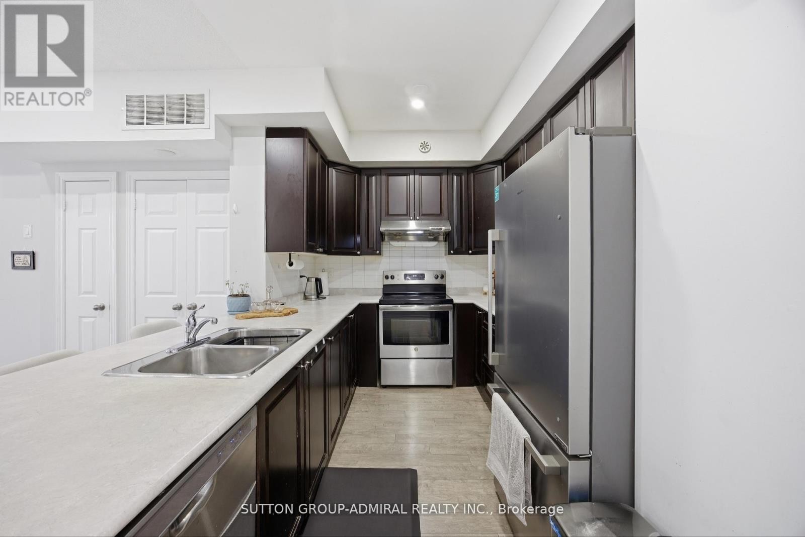 












56 - 180 HOWDEN BOULEVARD

,
Brampton (Westgate),




Ontario
L6S0E6

