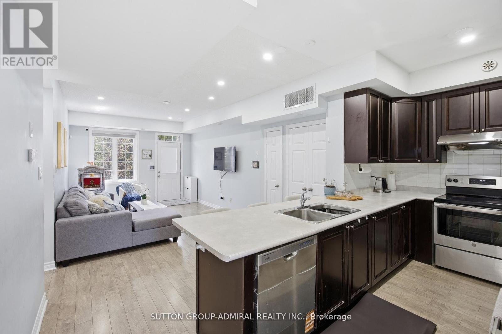 












56 - 180 HOWDEN BOULEVARD

,
Brampton (Westgate),




Ontario
L6S0E6

