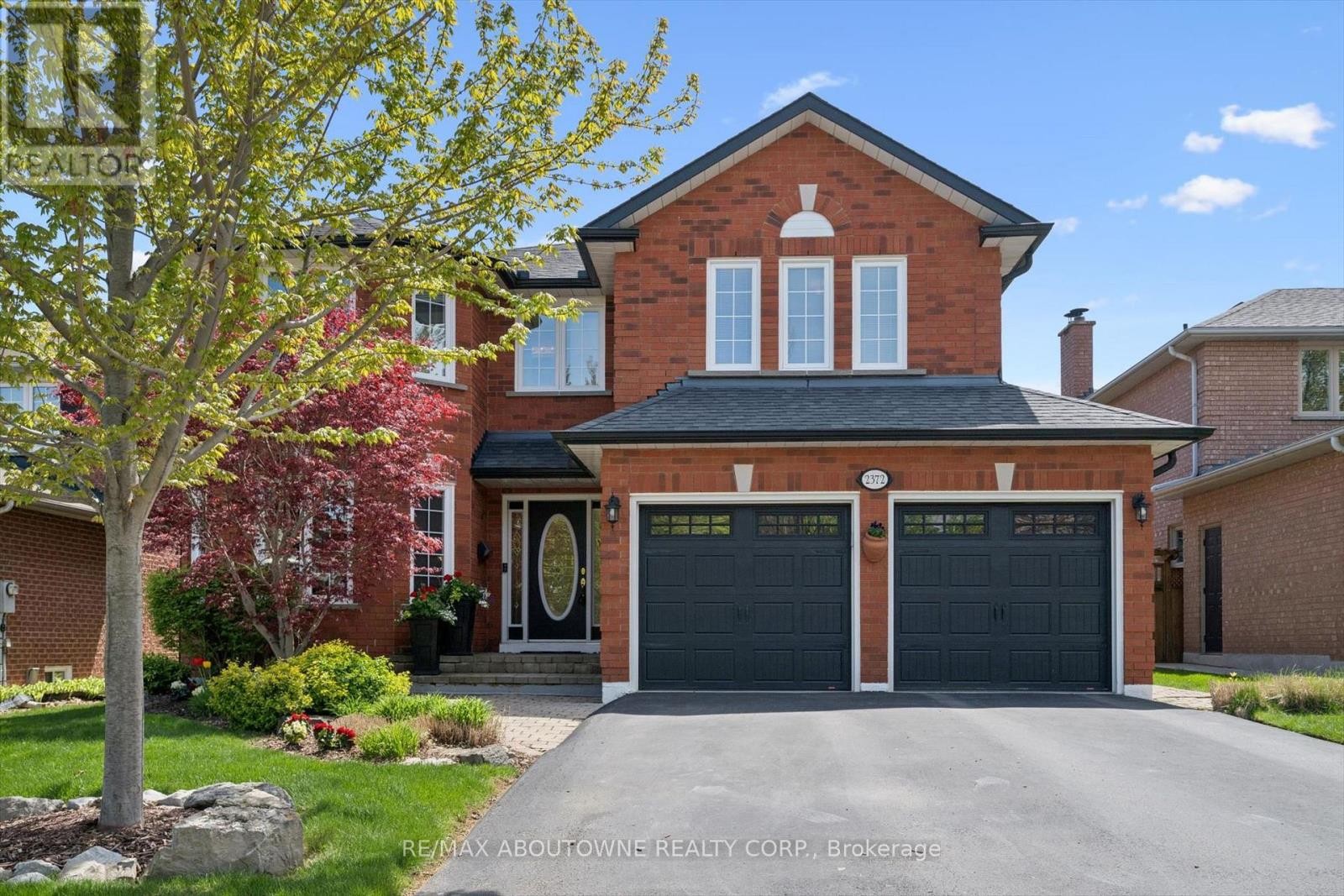 












2372 SAUGEEN ROAD

,
Oakville (RO River Oaks),




Ontario
L6H5X9

