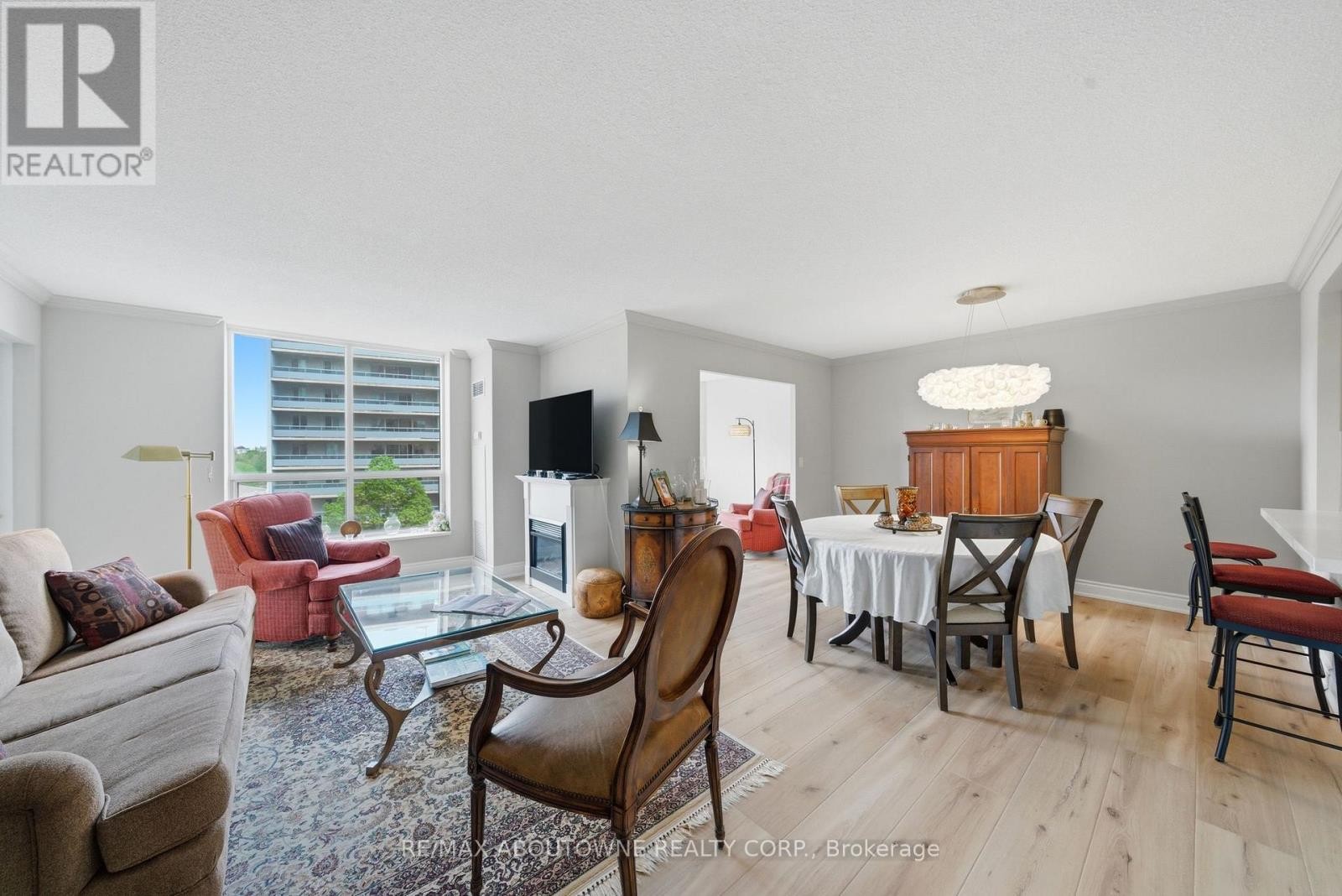 












606 - 442 MAPLE AVE. AVENUE

,
Burlington (Brant),




Ontario
L7S2L7

