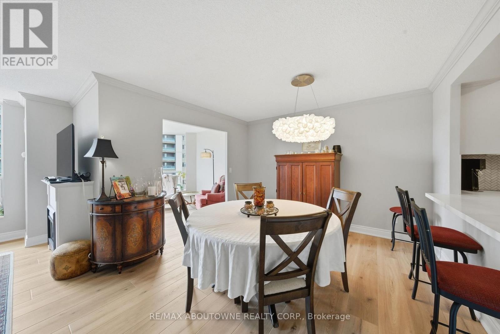












606 - 442 MAPLE AVE. AVENUE

,
Burlington (Brant),




Ontario
L7S2L7

