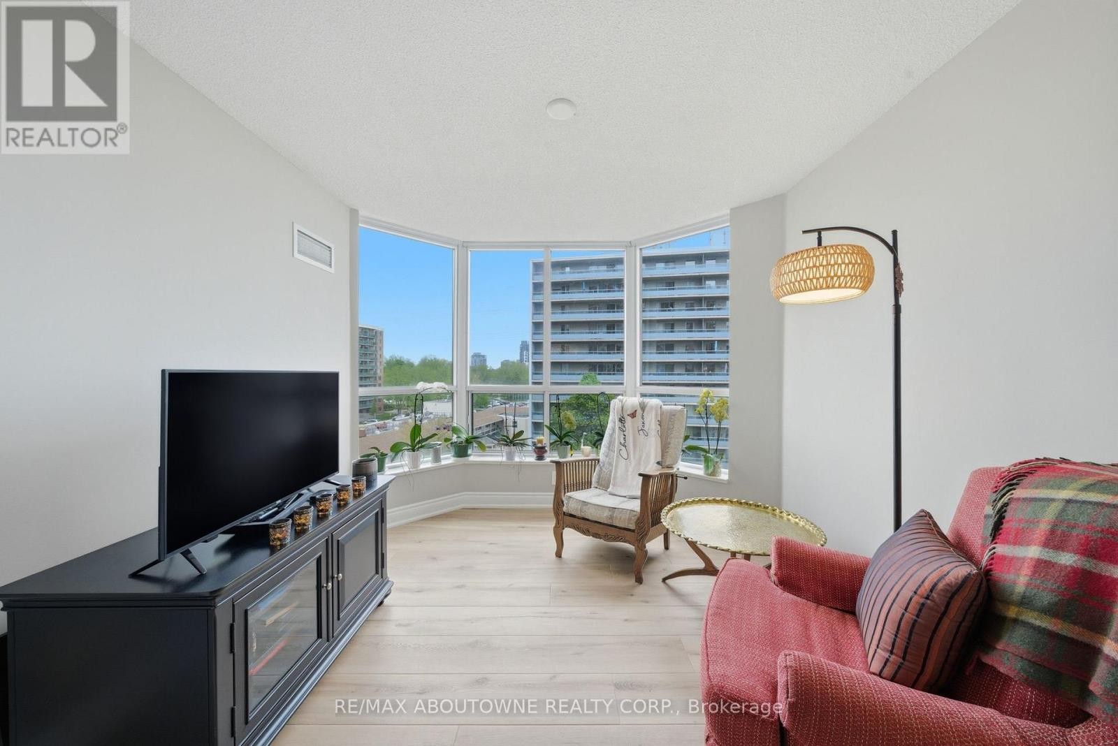 












606 - 442 MAPLE AVE. AVENUE

,
Burlington (Brant),




Ontario
L7S2L7

