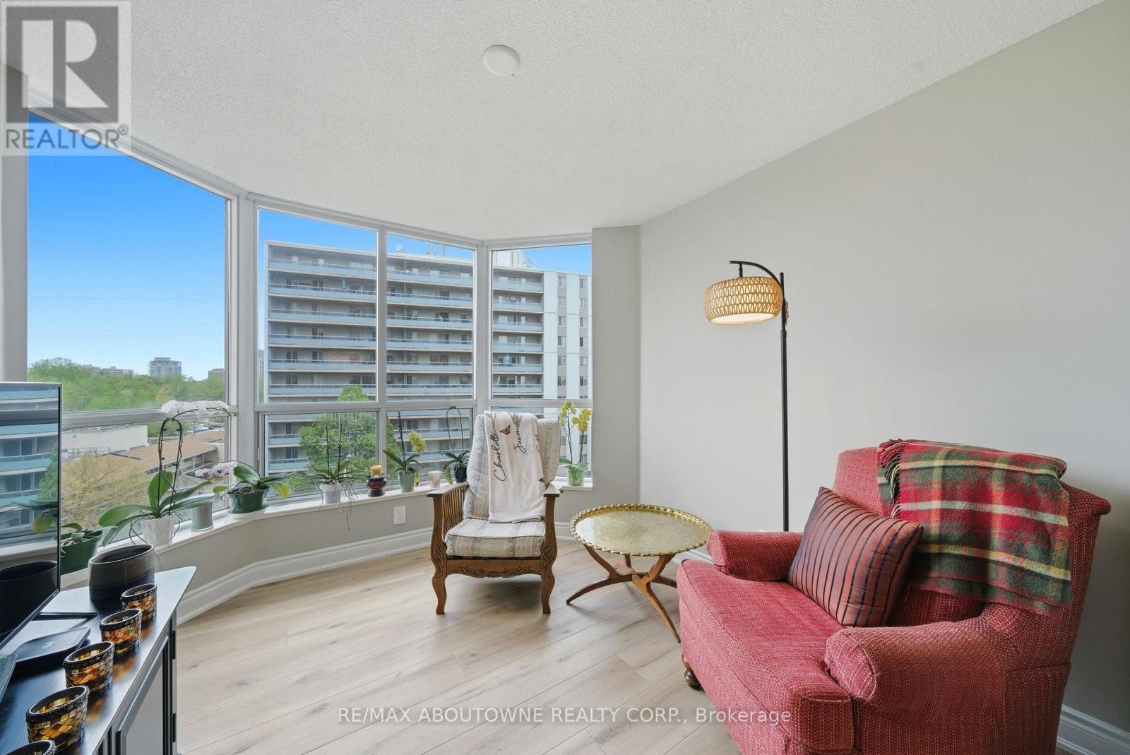 












606 - 442 MAPLE AVE. AVENUE

,
Burlington (Brant),




Ontario
L7S2L7

