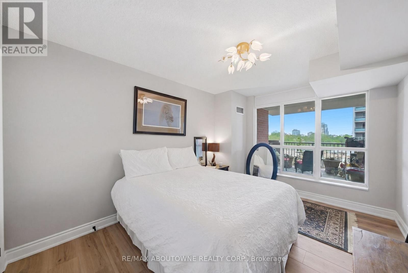 












606 - 442 MAPLE AVE. AVENUE

,
Burlington (Brant),




Ontario
L7S2L7

