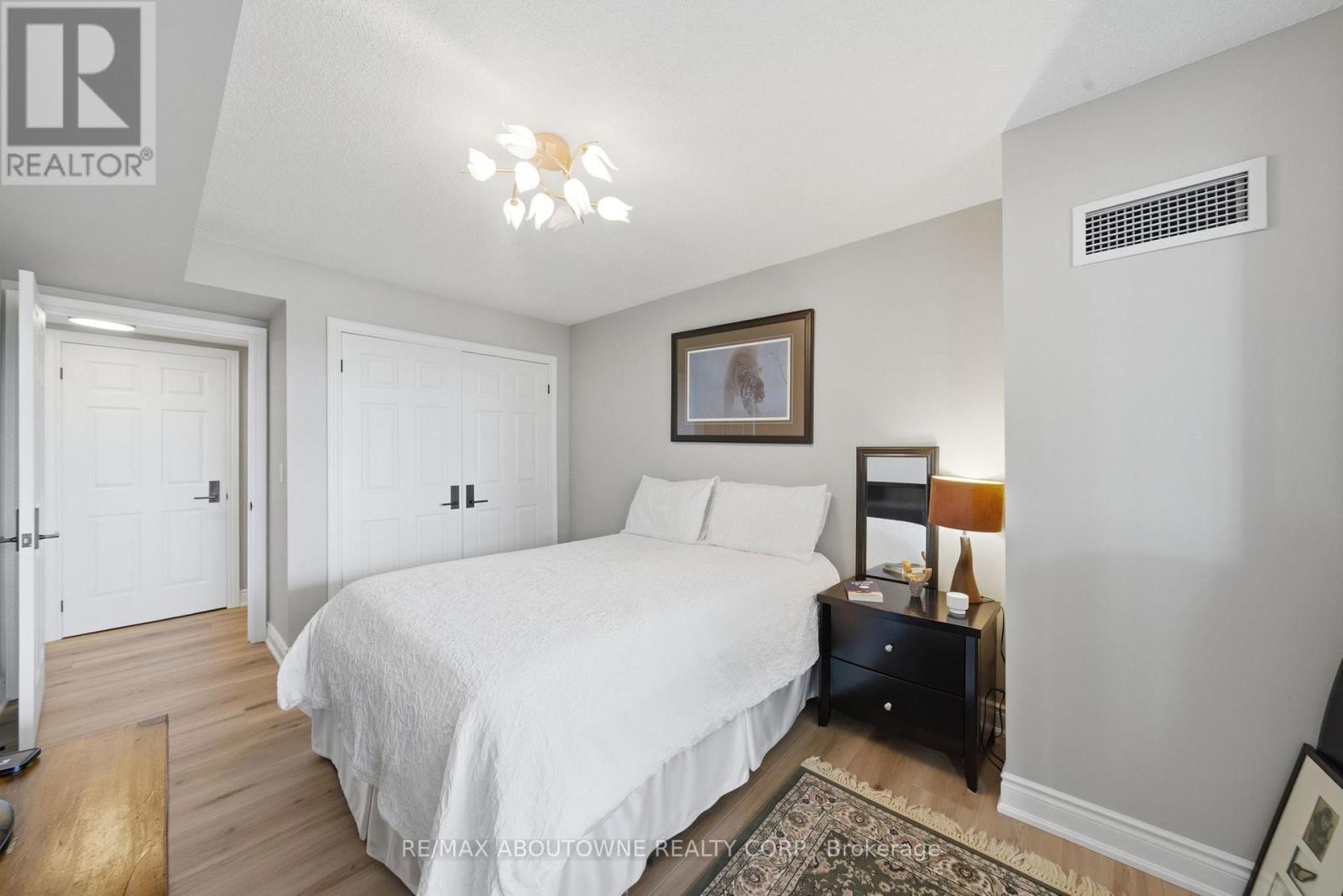 












606 - 442 MAPLE AVE. AVENUE

,
Burlington (Brant),




Ontario
L7S2L7

