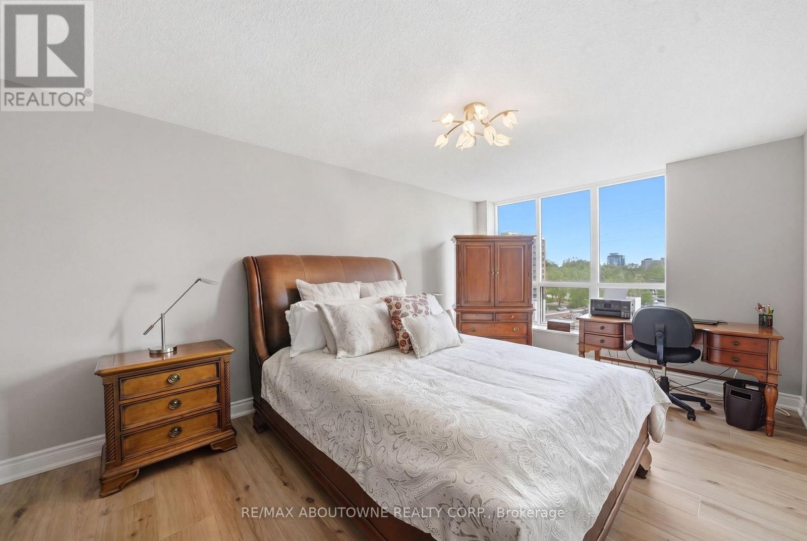 












606 - 442 MAPLE AVE. AVENUE

,
Burlington (Brant),




Ontario
L7S2L7

