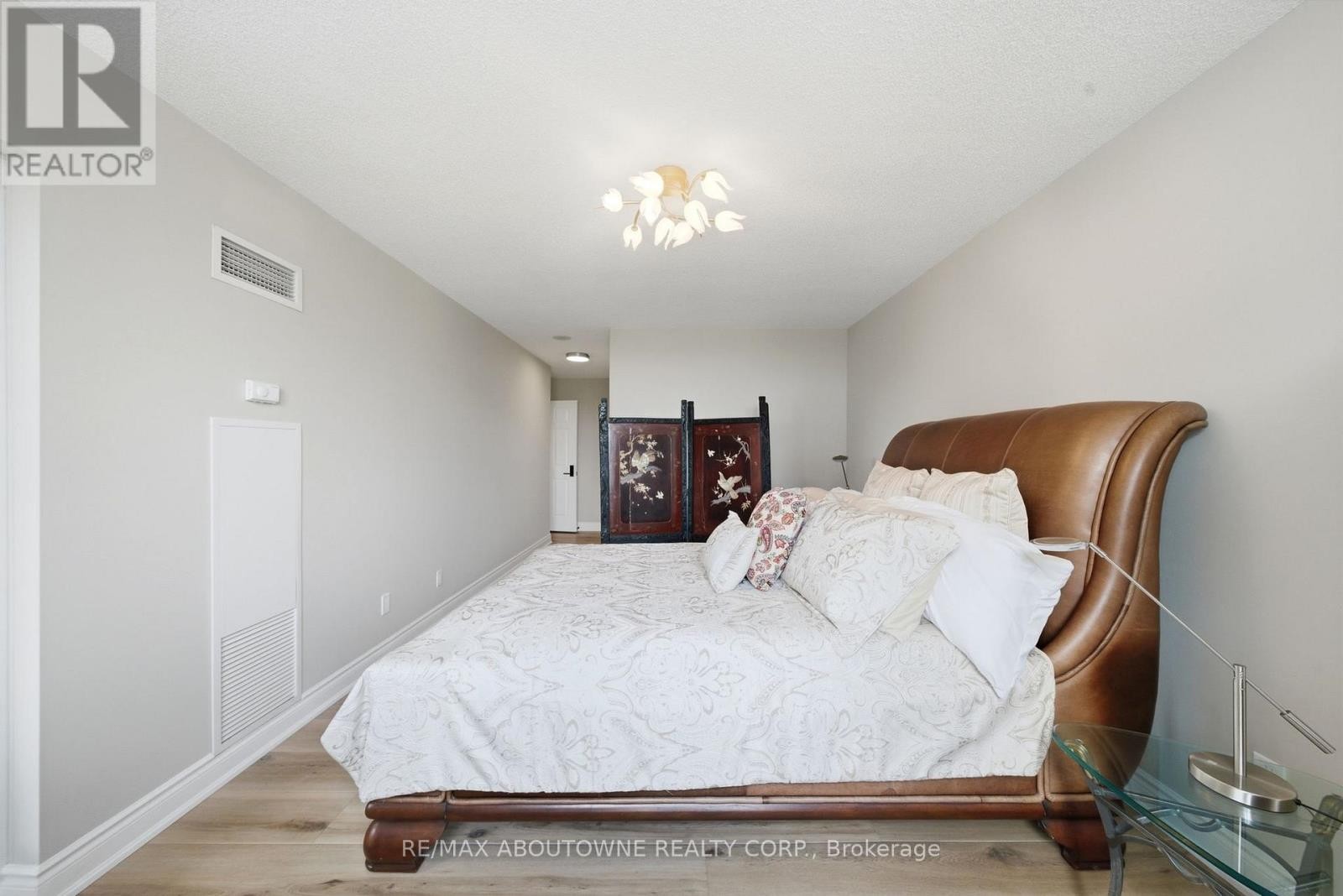 












606 - 442 MAPLE AVE. AVENUE

,
Burlington (Brant),




Ontario
L7S2L7

