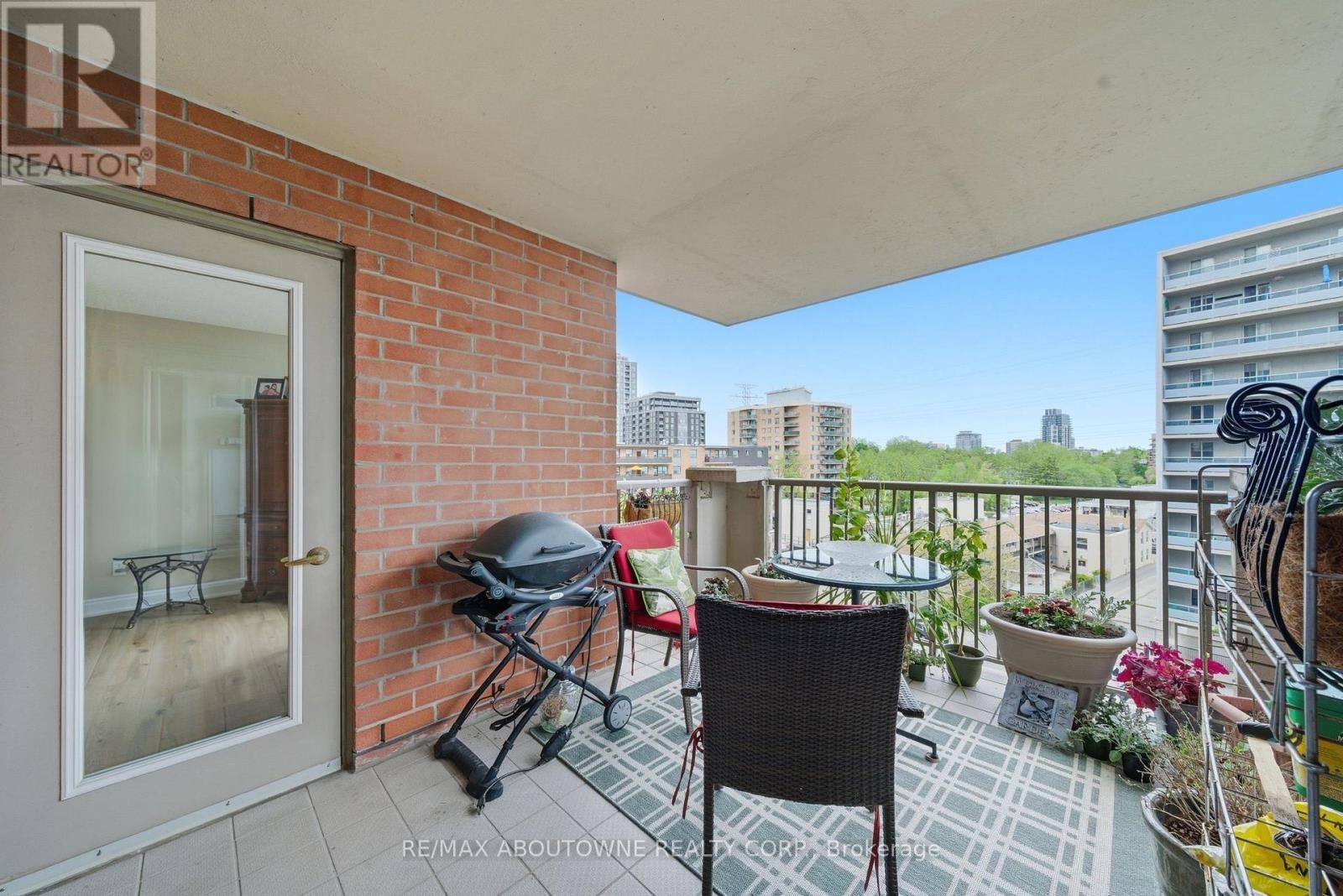 












606 - 442 MAPLE AVE. AVENUE

,
Burlington (Brant),




Ontario
L7S2L7

