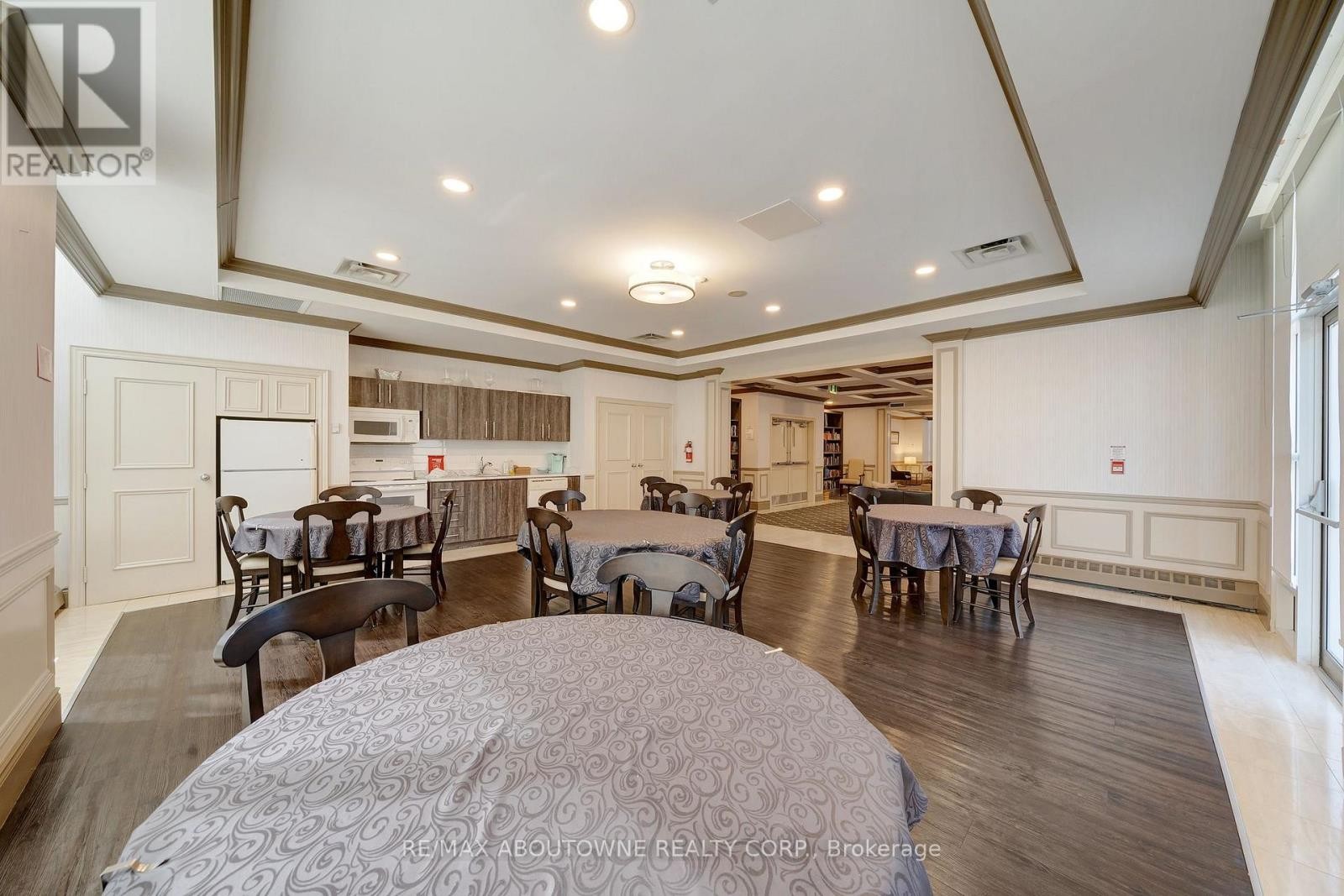












606 - 442 MAPLE AVE. AVENUE

,
Burlington (Brant),




Ontario
L7S2L7

